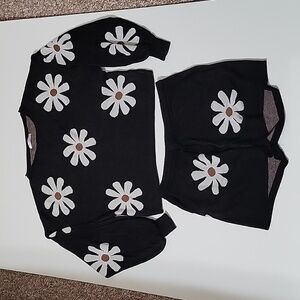 EKOUVER Black Daisy Print Sweater and Shorts PJ Set, Size M